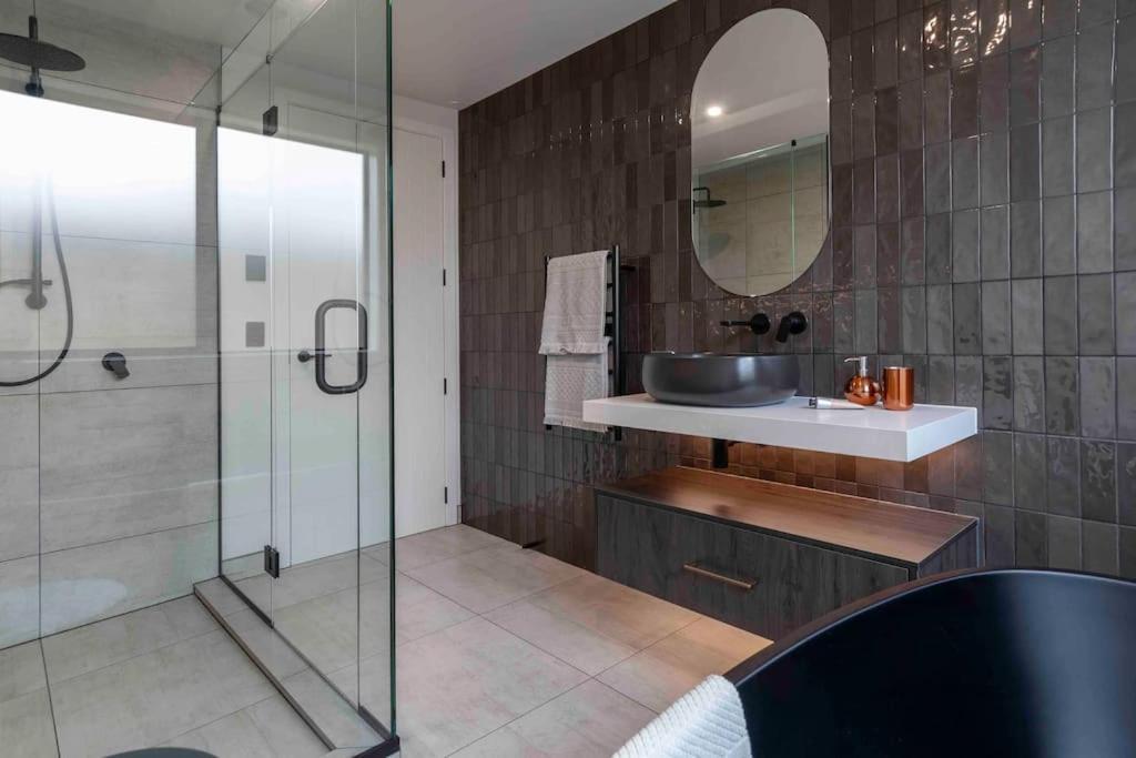 Luxury Escape In Cbd - Walking Distance To Town Βίλα Ταουράνγκα Εξωτερικό φωτογραφία