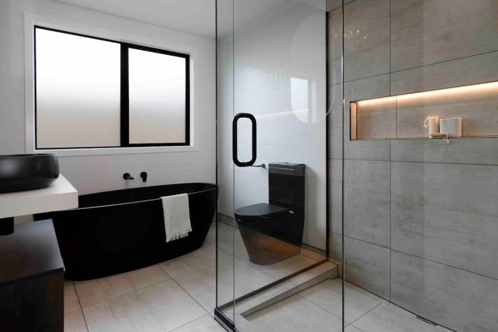 Luxury Escape In Cbd - Walking Distance To Town Βίλα Ταουράνγκα Εξωτερικό φωτογραφία